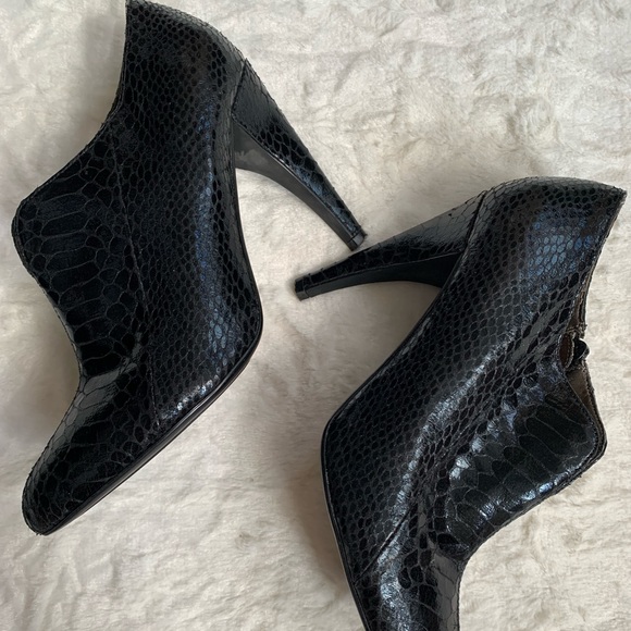 Booties 🖤 - Picture 4 of 15